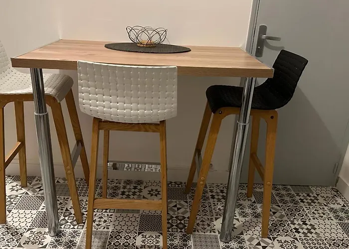 Le Bord De La Loire - Chambre Avec Salle De Bains Commune